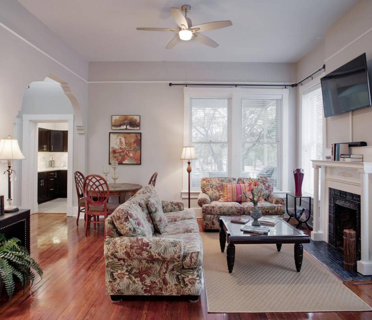 サバンナ420Waldburg A - Modern Apt With Southern Charm Blocks From Forsythアパートメント エクステリア 写真