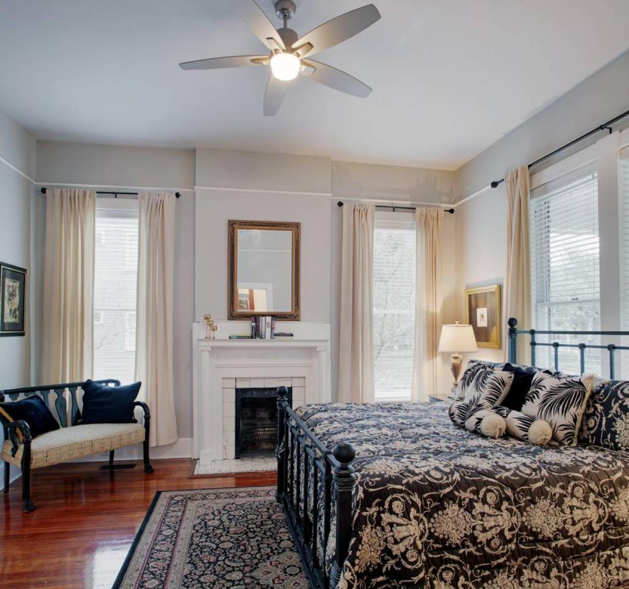 サバンナ420Waldburg A - Modern Apt With Southern Charm Blocks From Forsythアパートメント エクステリア 写真