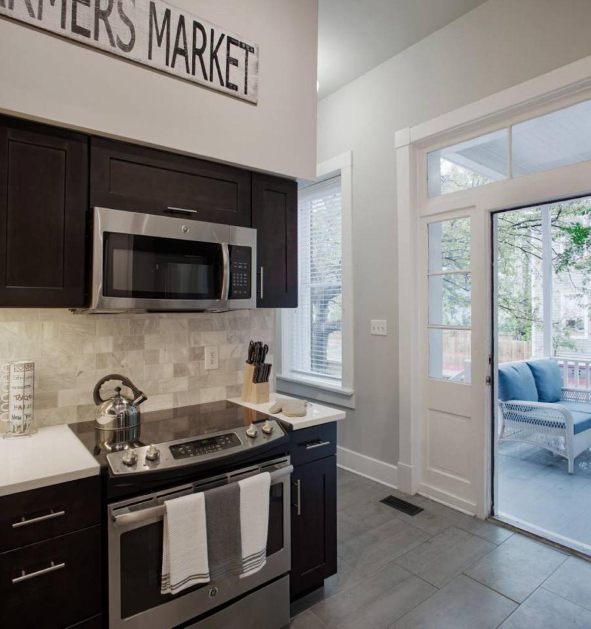 サバンナ420Waldburg A - Modern Apt With Southern Charm Blocks From Forsythアパートメント エクステリア 写真